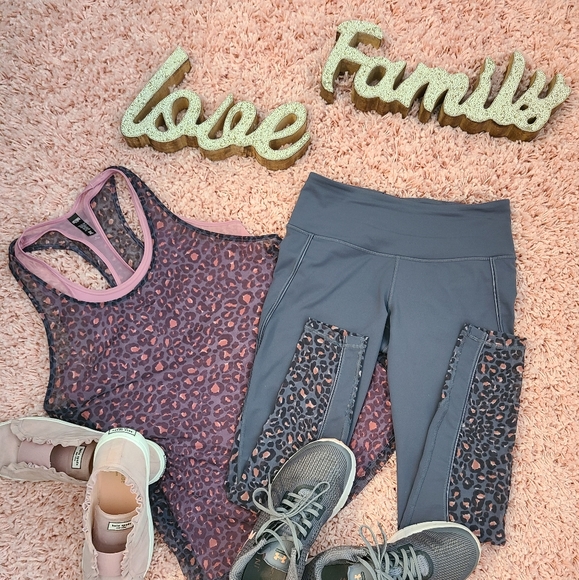 Super Comfy Victoria Secret Leggings. - Picture 2 of 6